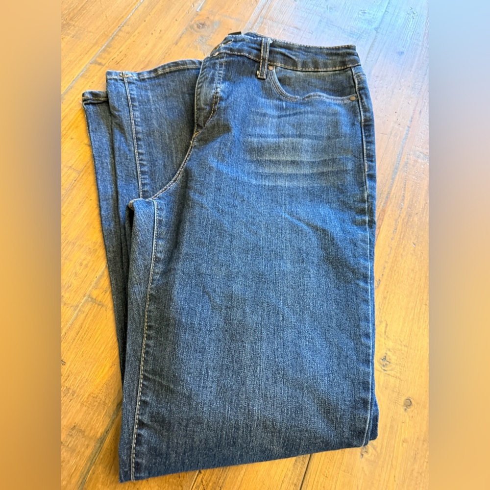 Bandolino Mandie missy senora straight leg style woman’s jeans. Size 8. - Picture 1 of 5